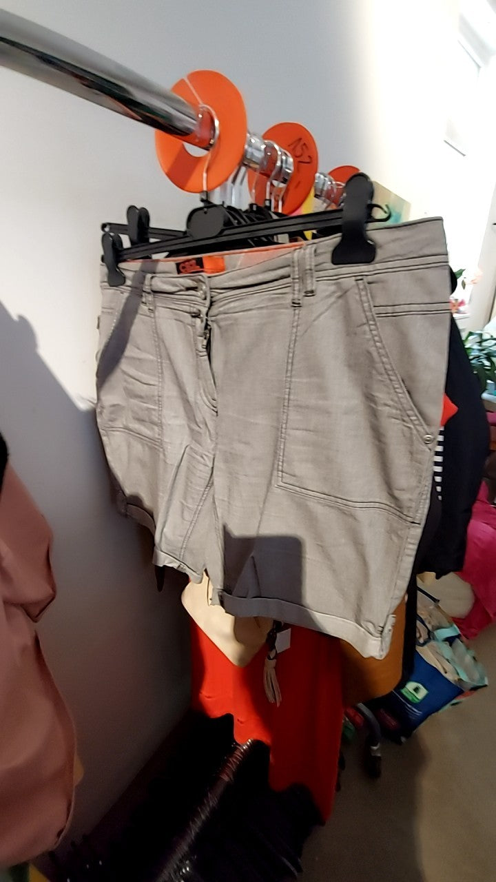 CECIL Kurze Hose Grau/Weiß Gr.: XXL
