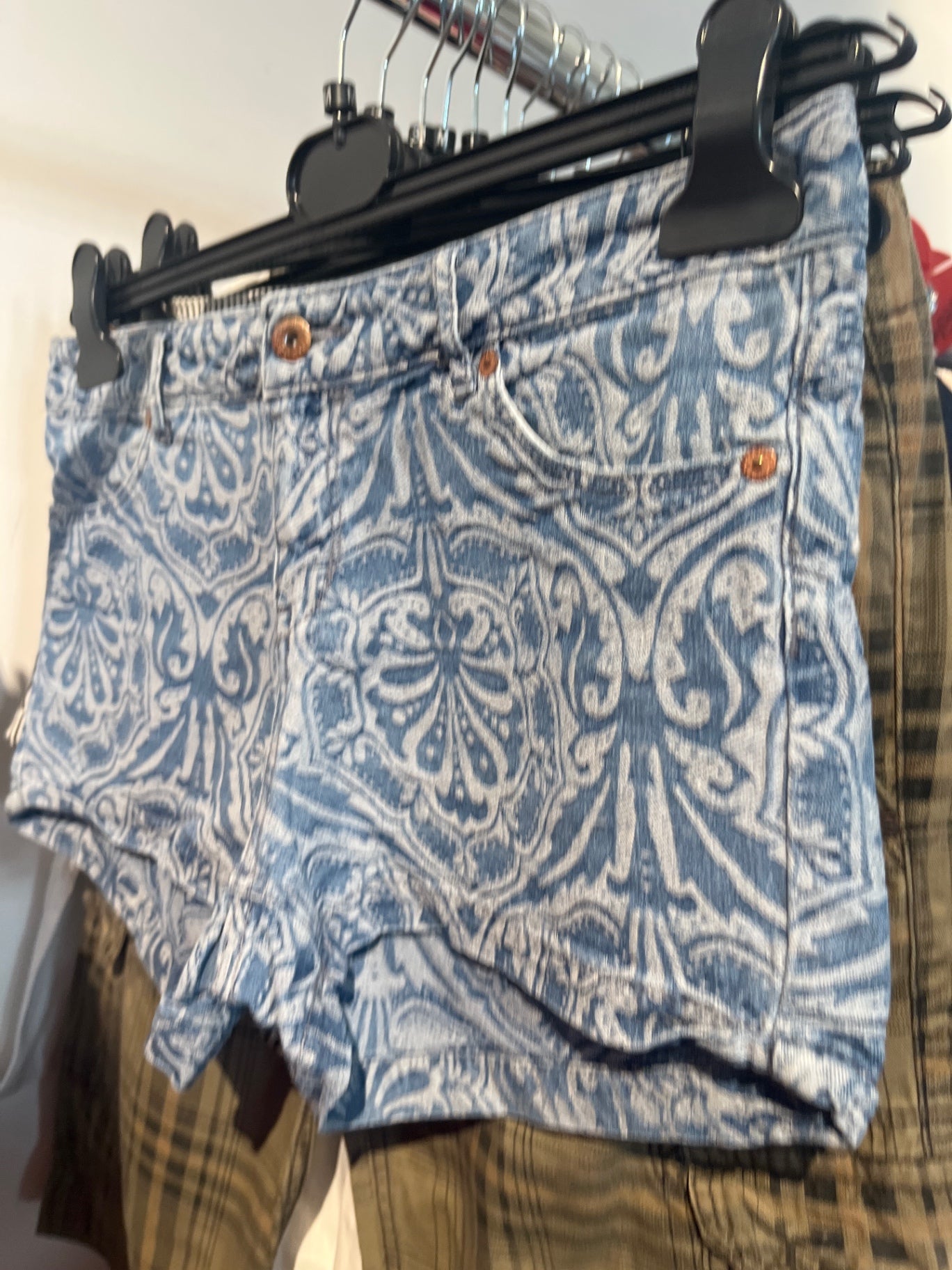 DIVIDED Shorts Blau Ornamente Gr.: M