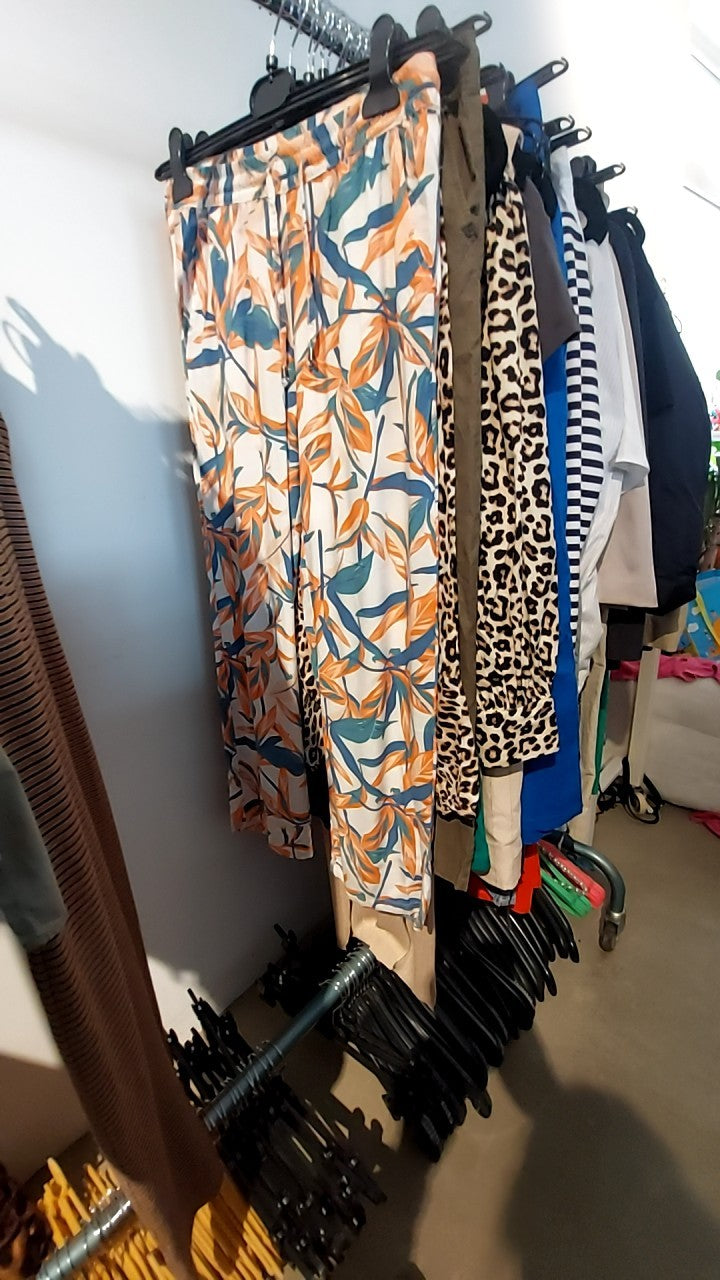 Up2fashion Stoffhose Weiß/bunten Blumen Gr.: M