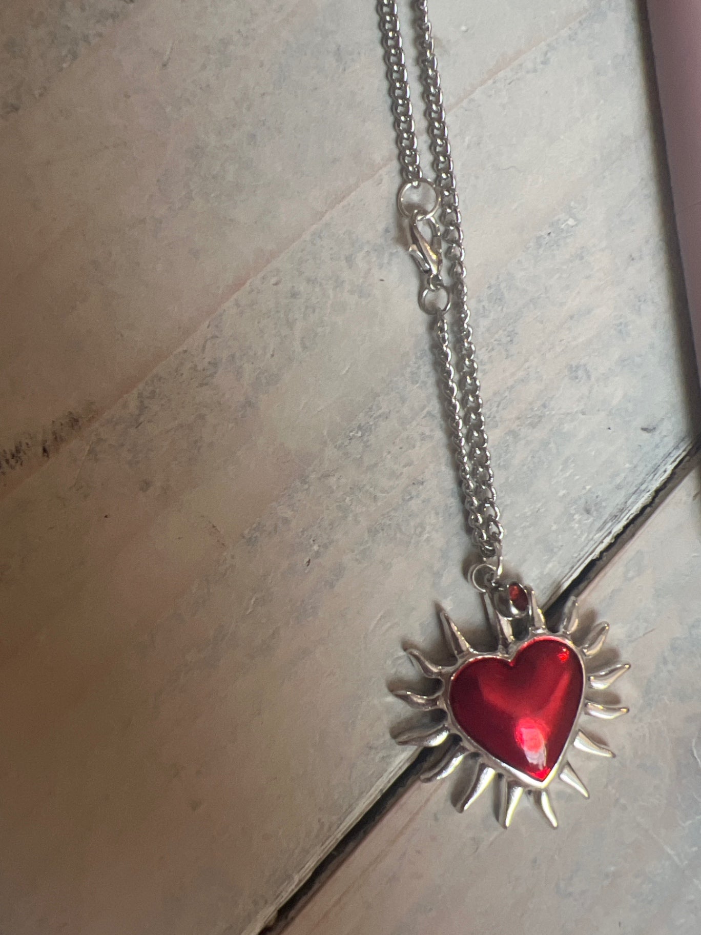 Corvus Luna Kette rotes Herz 