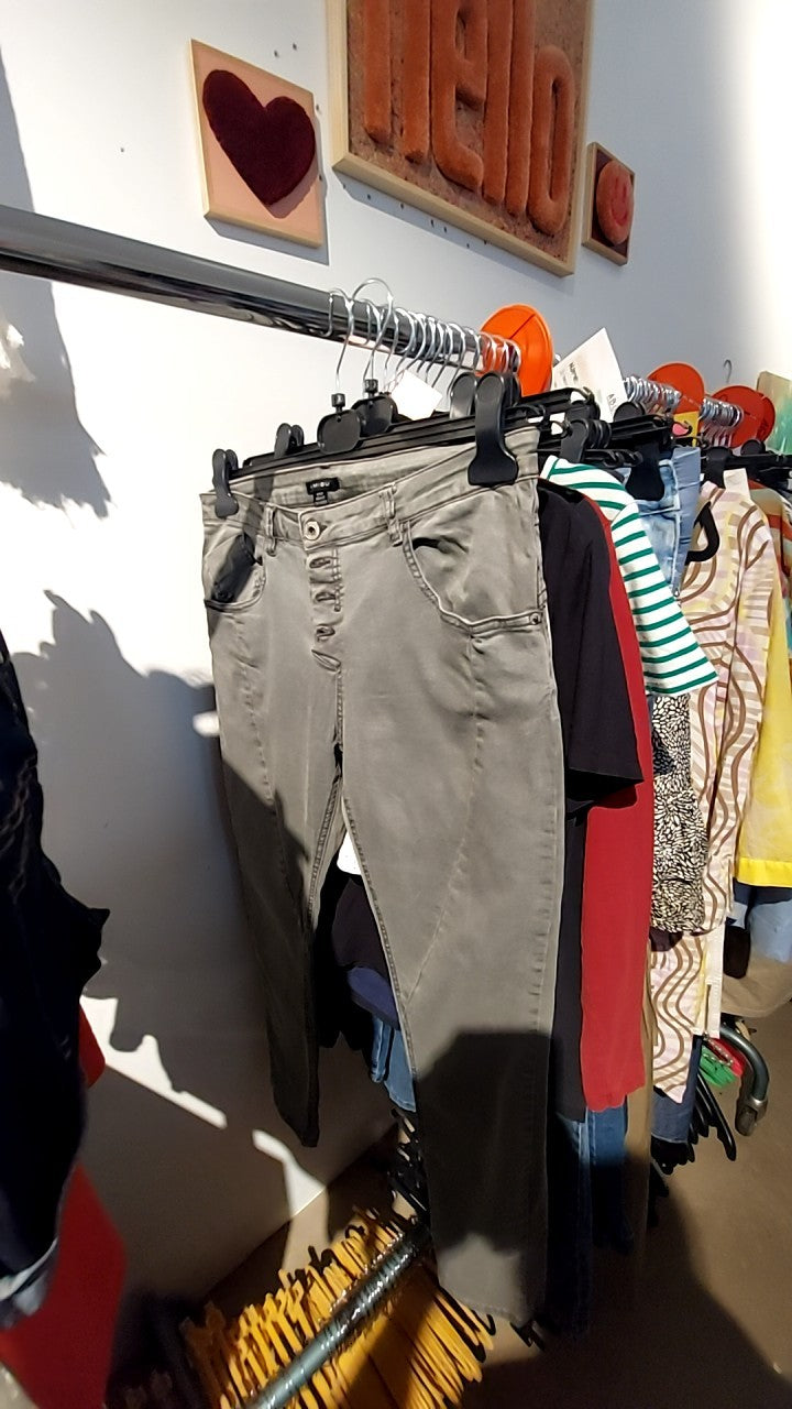 Amisu Jeans Graugrün Gr.: 42